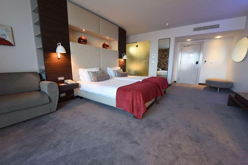 Absolute Hotel Limerick Room photo